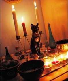 4955928_1591100045_2kitty-altar